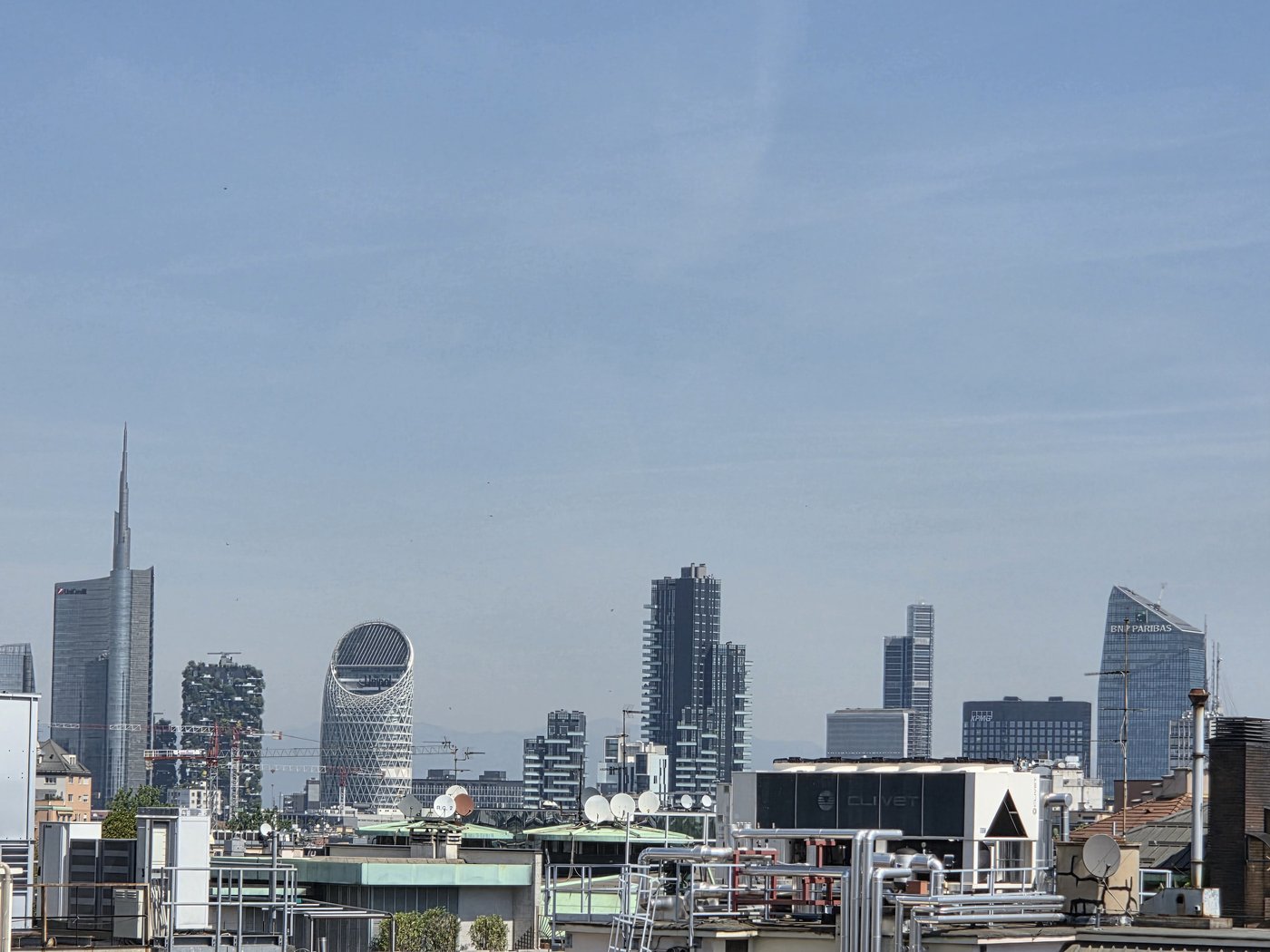 Vista sullo skyline di Milano Porta Nuova dagli uffici di Acanto Finance